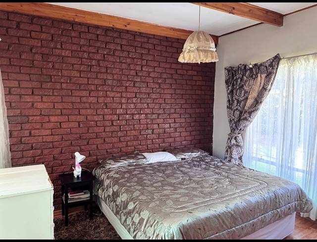 5 BEDROOM HOUSE FOR SALE IN CONSTANTIA PARK